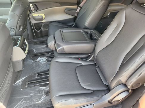 New 2026 Kia Carnival EX image 22