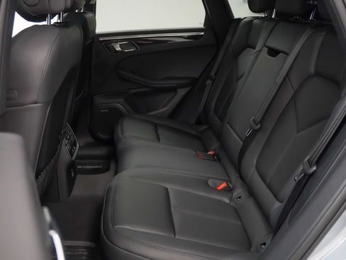 Used 2026 Porsche Macan AWD/4WD image 18