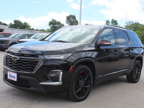 Used 2023 Chevrolet Traverse Premier w/ Redline Edition FWD image 2