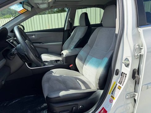 Used 2017 Toyota Camry XSE w/ Moonroof Package FWD image 11