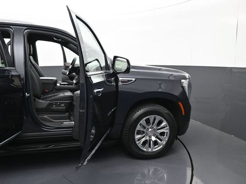 Used 2025 GMC Yukon XL Denali AWD/4WD image 9