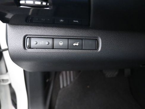 Used 2025 Nissan Pathfinder SV image 20