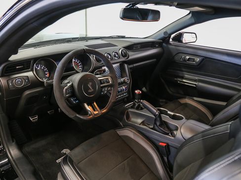 Used 2016 Ford Mustang Shelby GT350 w/ Technology Package RWD image 29