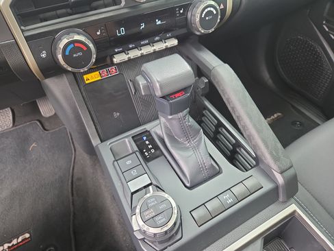 Certified 2025 Toyota Tacoma TRD Off-Road w/ TRD Off Road Upgrade Package AWD/4WD image 25