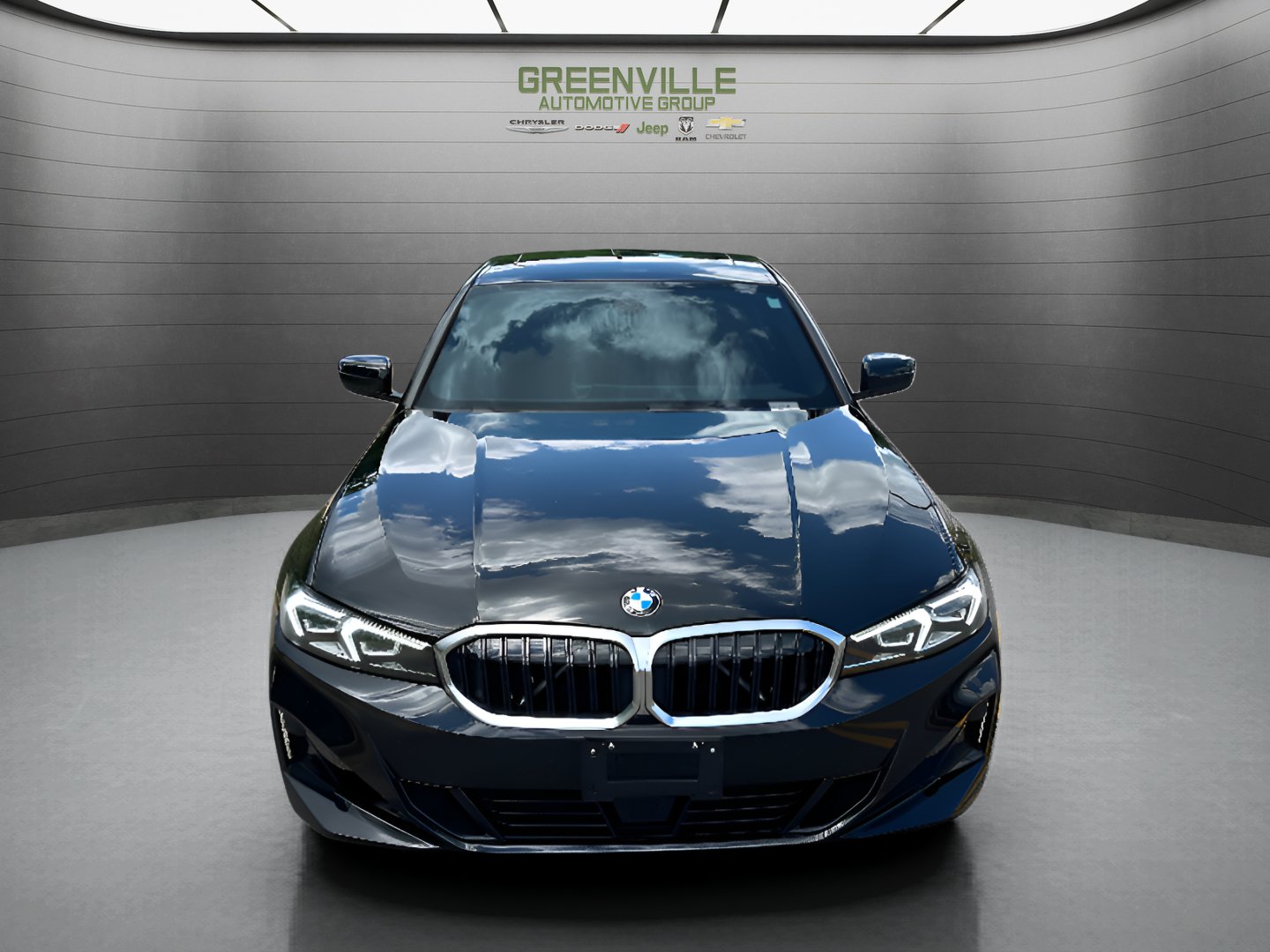 Used 2025 BMW 330i Sedan RWD image 2