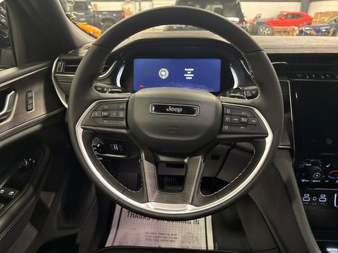 New 2025 Jeep Grand Cherokee Limited image 14