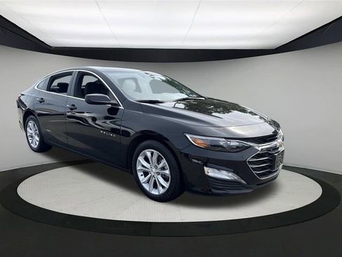 Used 2025 Chevrolet Malibu LT image 3