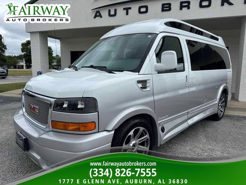 Used 2017 GMC Savana 2500 RWD image 2