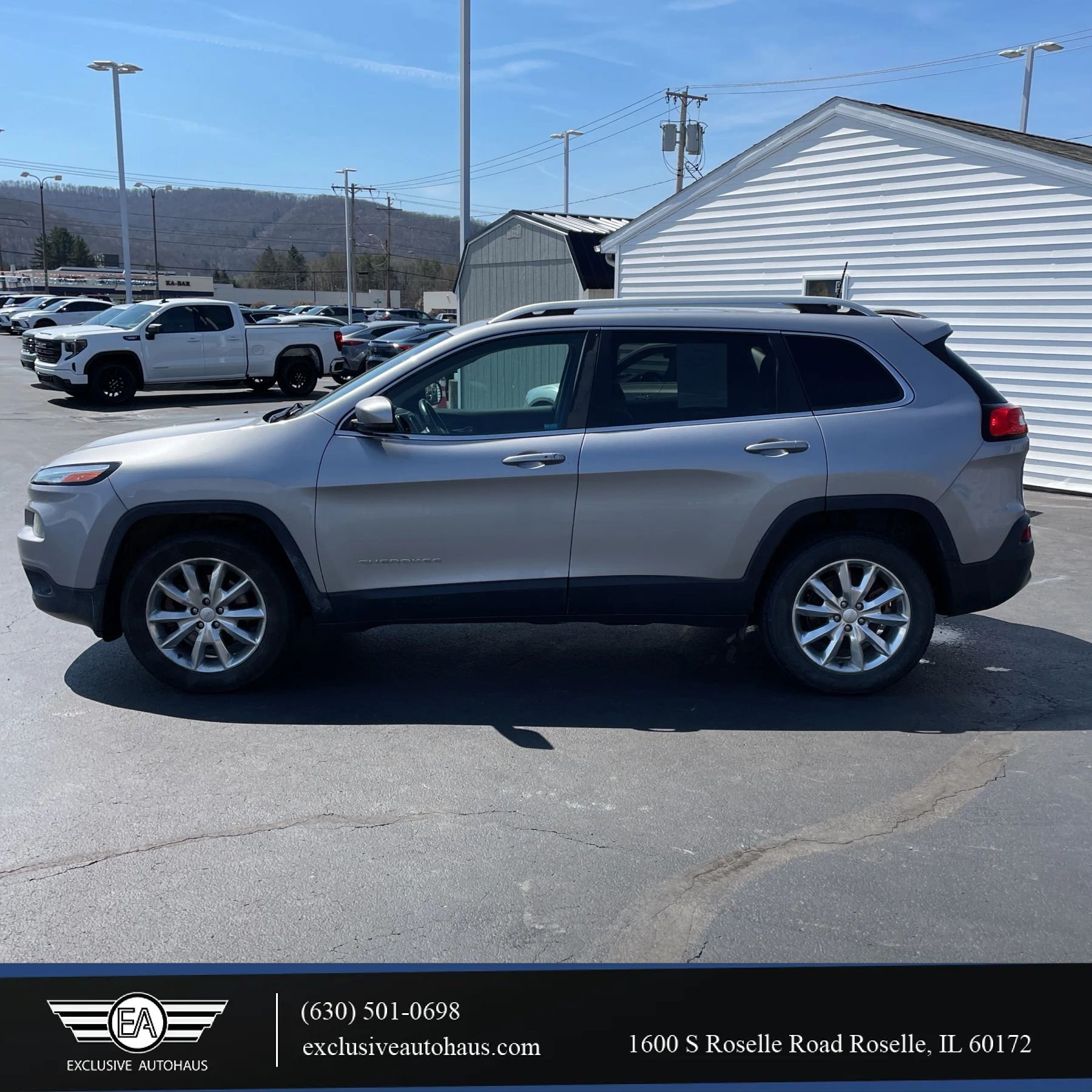 Used 2017 Jeep Cherokee Limited AWD/4WD image 1