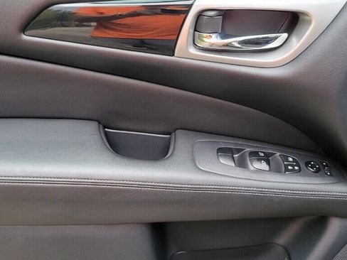 Used 2020 Nissan Pathfinder SV image 14