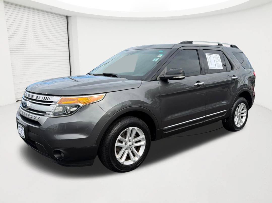 Used 2015 Ford Explorer XLT w/ Equipment Group 202B AWD/4WD image 1