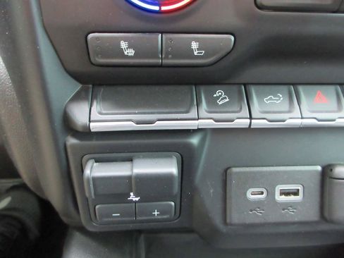 Certified 2022 Chevrolet Silverado 2500 LT w/ Convenience Package image 34