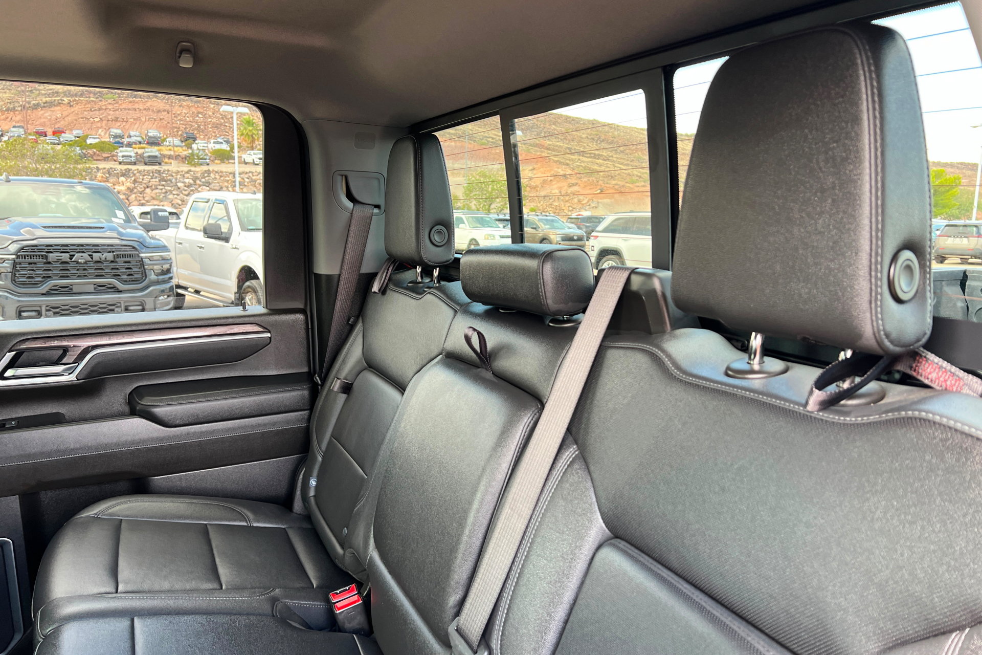 Used 2025 Chevrolet Silverado 3500 LTZ w/ LTZ Convenience Package AWD/4WD image 21