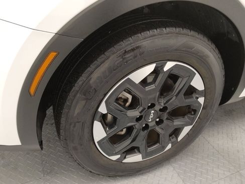 Used 2024 Kia Sorento S image 31