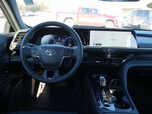 Used 2026 Toyota Crown XLE image 21