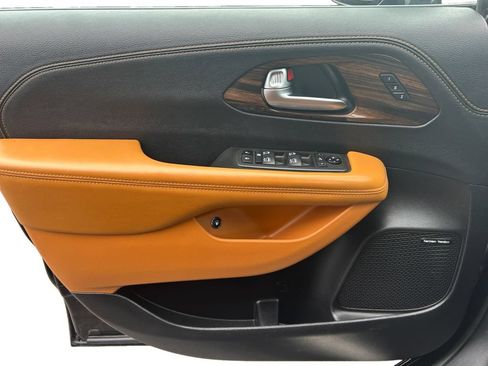Used 2021 Chrysler Pacifica Pinnacle FWD image 17