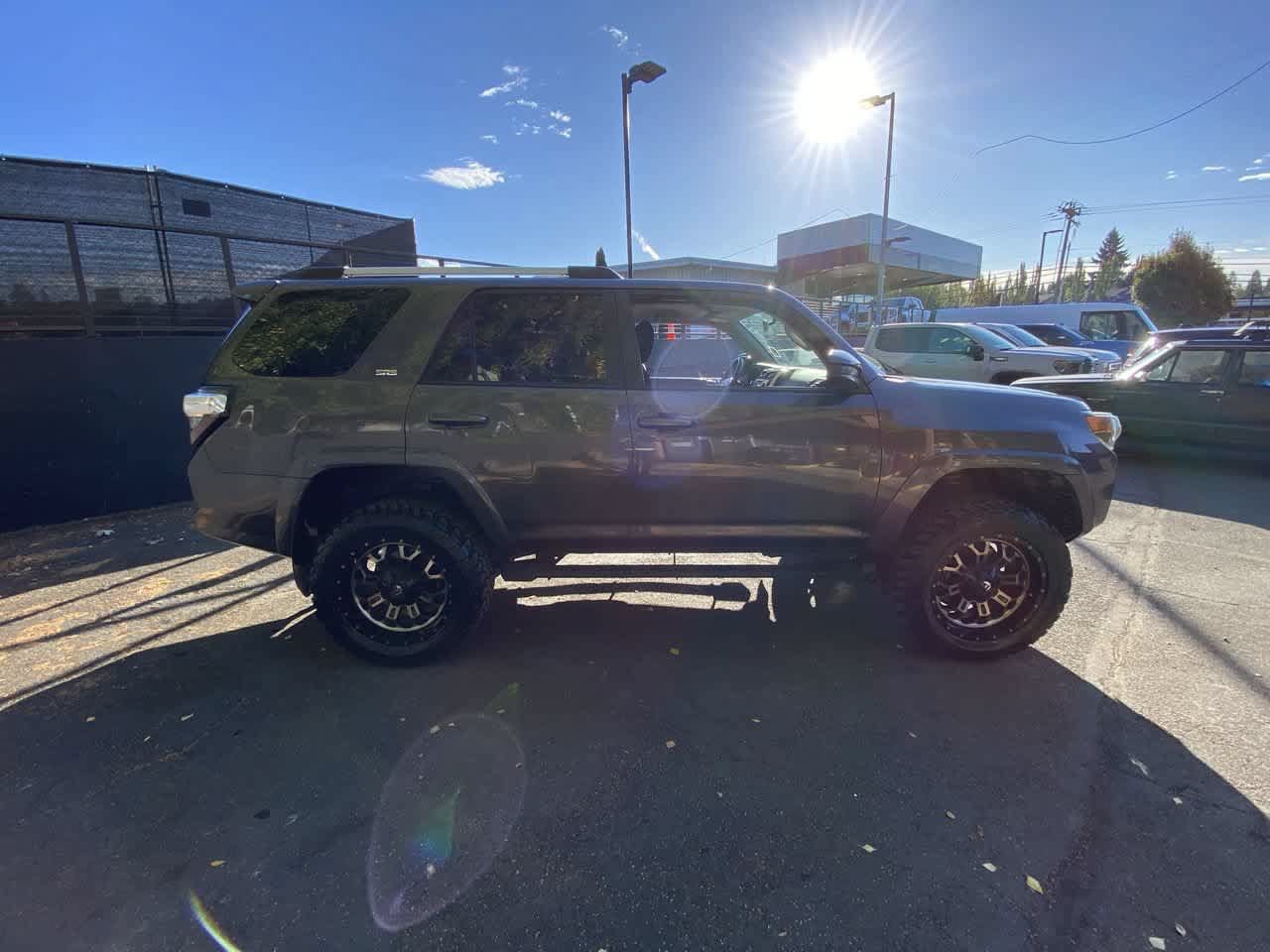 Used 2019 Toyota 4Runner SR5 AWD/4WD image 7