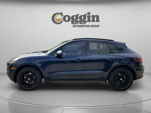Used 2017 Porsche Macan AWD/4WD image 2