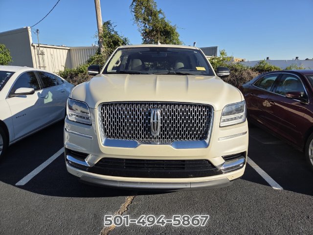 Used 2018 Lincoln Navigator Reserve w/ Technology Package AWD/4WD image 2