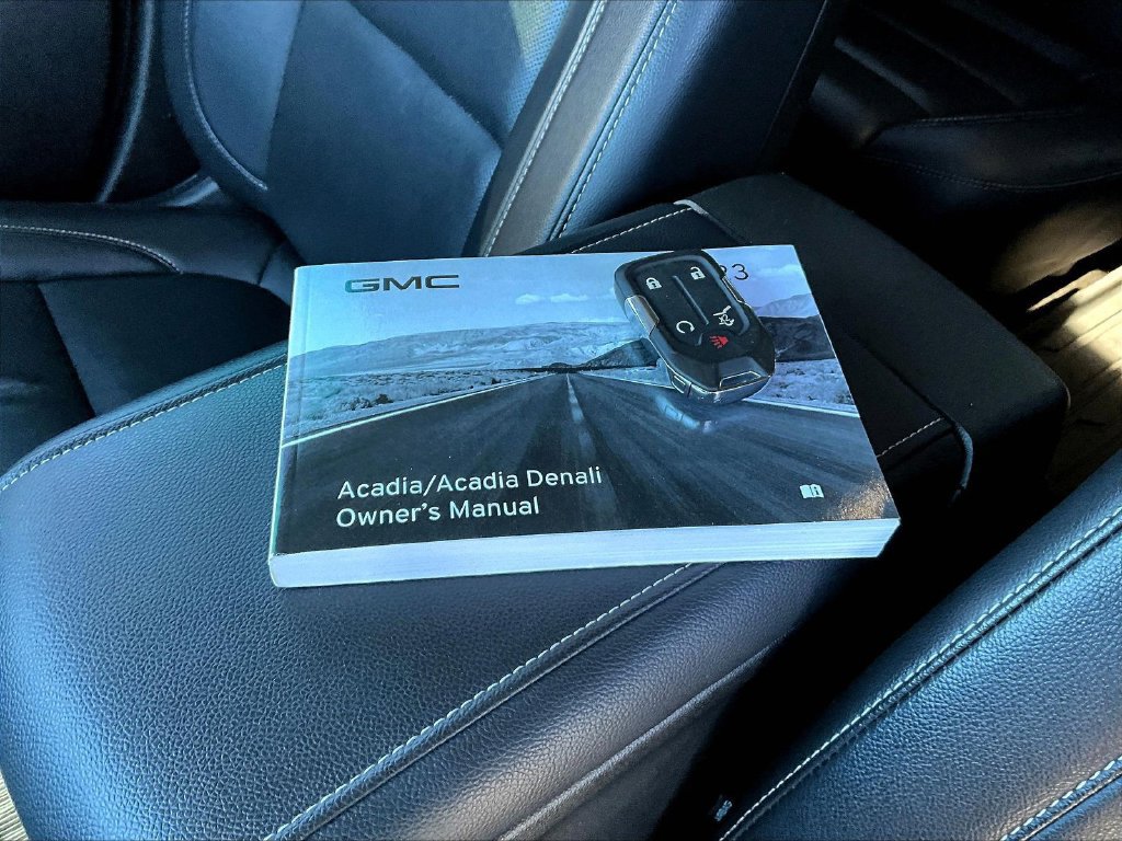 Used 2023 GMC Acadia SLT w/ Technology Package AWD/4WD image 39