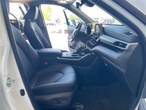 Certified 2026 Toyota Highlander XLE AWD/4WD image 19