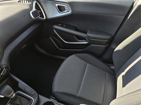 Certified 2025 Kia Soul LX image 22
