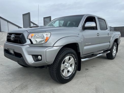 Used 2014 Toyota Tacoma 4x4 Double Cab w/ TRD Sport Package image 11