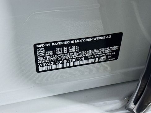 Used 2025 BMW i7 eDrive50 w/ M Sport Package image 40