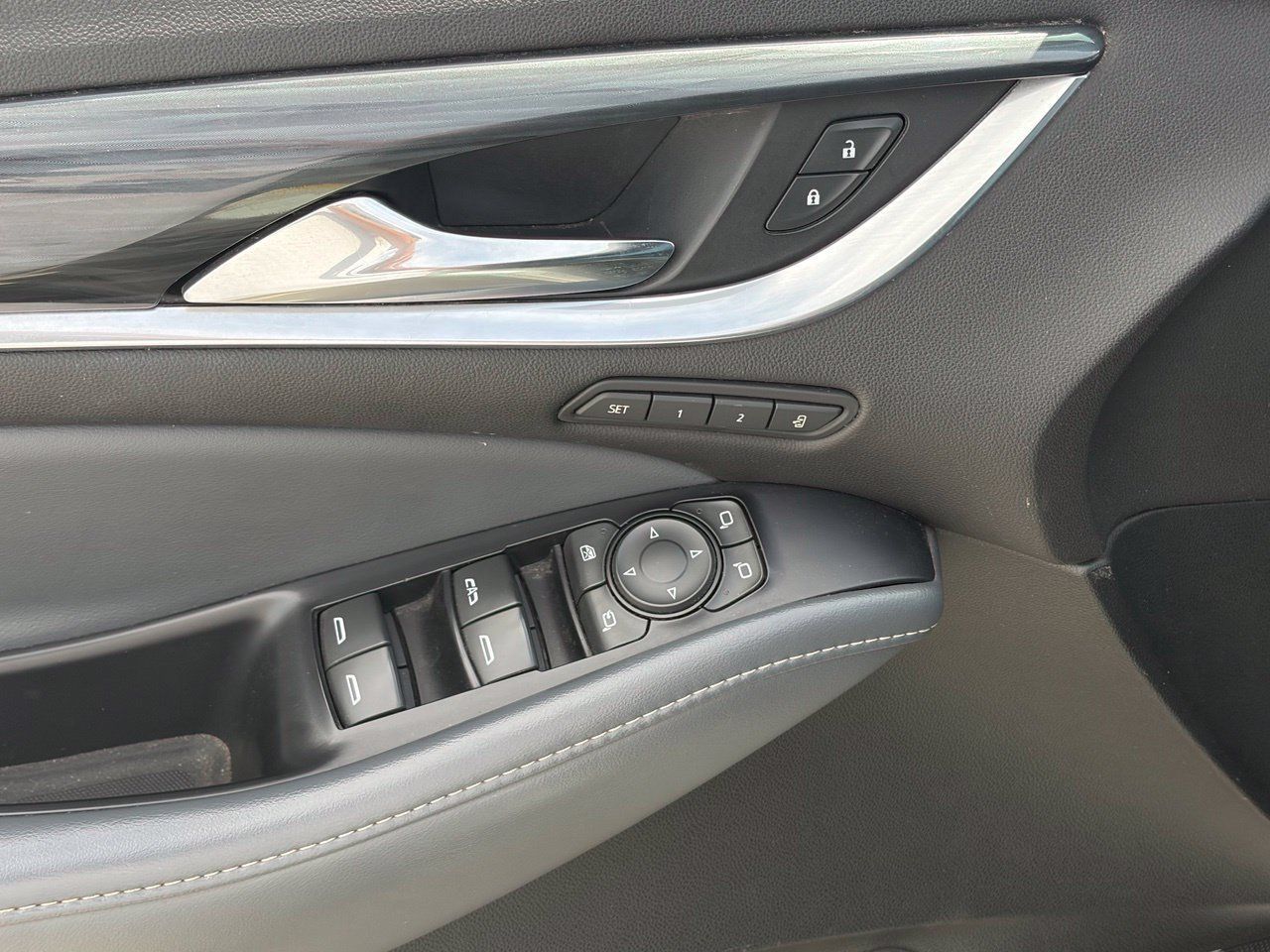 Used 2022 Buick Enclave Premium FWD image 6