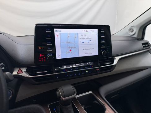 Used 2024 Toyota Sienna XLE image 15