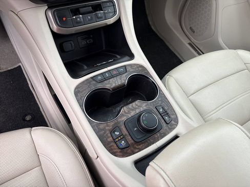 Used 2020 GMC Acadia Denali w/ Technology Package FWD image 24