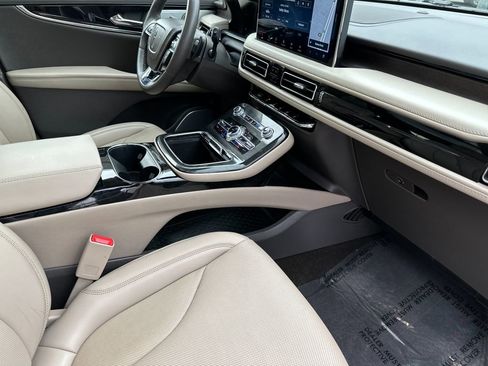 Certified 2023 Lincoln Nautilus Reserve w/ Equipment Group 202A image 17