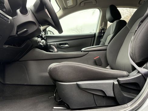 Used 2024 Nissan Sentra SV image 25