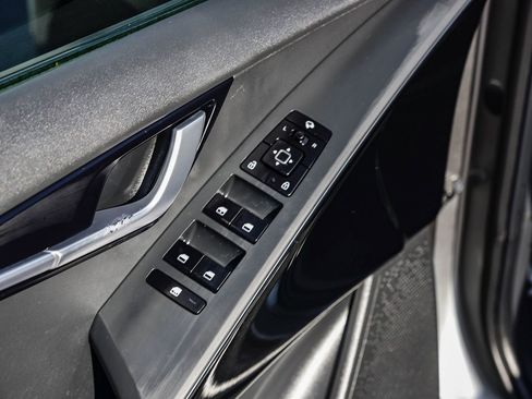 Used 2023 Kia Niro EX Touring image 27