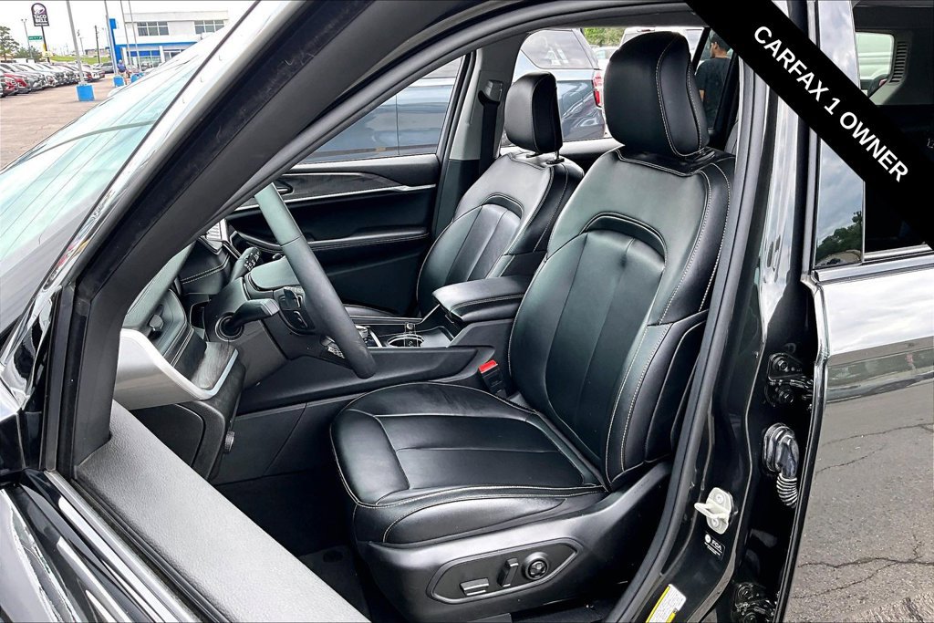 Used 2024 Jeep Grand Cherokee L Limited AWD/4WD image 6
