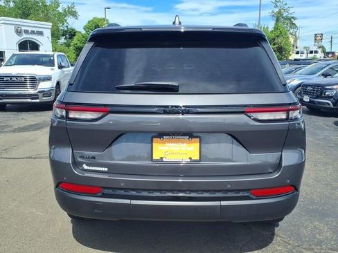 Certified 2024 Jeep Grand Cherokee Altitude AWD/4WD image 6