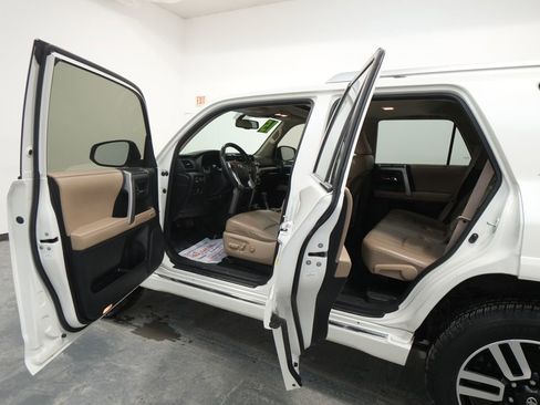 Used 2015 Toyota 4Runner Limited image 23