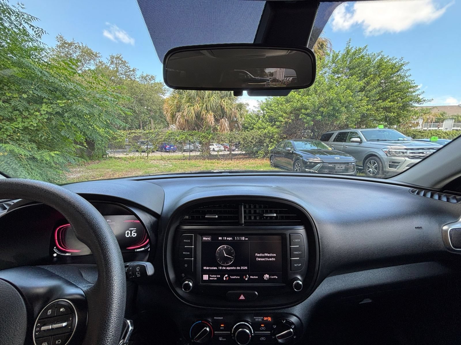 Used 2025 Kia Soul LX w/ LX Technology Package FWD image 32