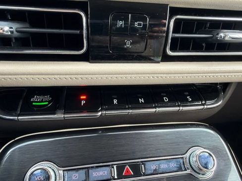 Used 2022 Lincoln Nautilus FWD w/ Premium Package image 22