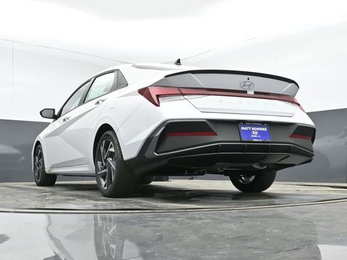 Used 2025 Hyundai Elantra Sport image 12