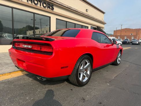 Used 2009 Dodge Challenger R/T RWD image 3
