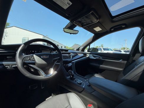 Used 2024 Cadillac XT6 Sport w/ Technology Package AWD/4WD image 17