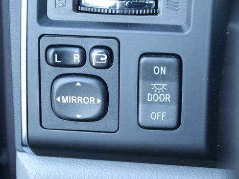 Used 2018 Toyota Sequoia Platinum image 15