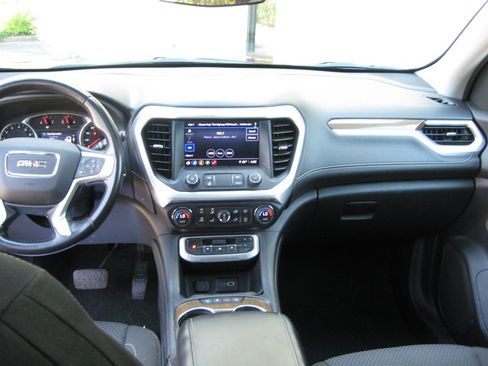 Used 2020 GMC Acadia SLE w/ Driver Convenience Package FWD image 29