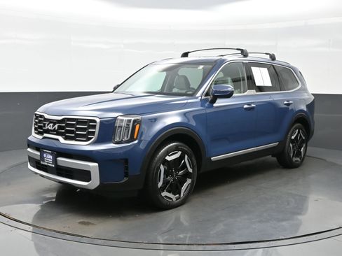 Used 2024 Kia Telluride S w/ S Sunroof Package FWD image 2