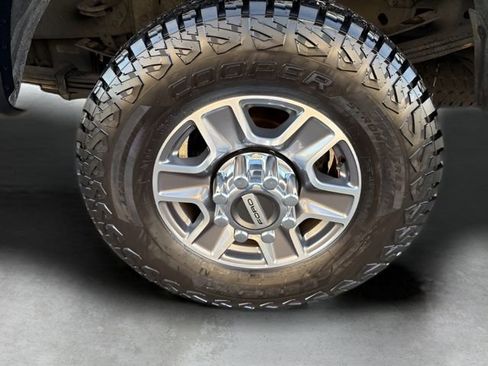 Used 2023 Ford F350 Lariat image 10