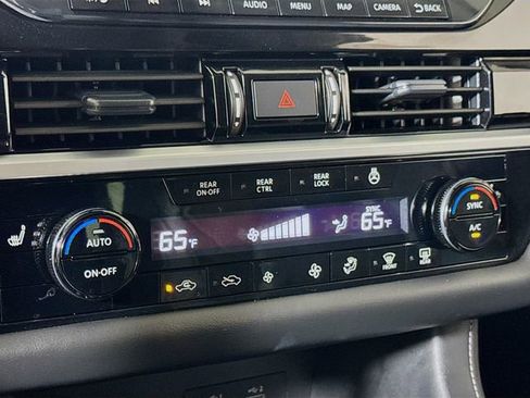 Used 2025 Nissan Pathfinder SL w/ Cargo Package image 14