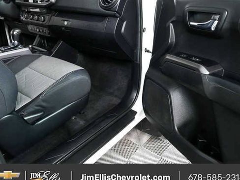 Used 2022 Toyota Tacoma TRD Sport w/ Technology Package AWD/4WD image 22