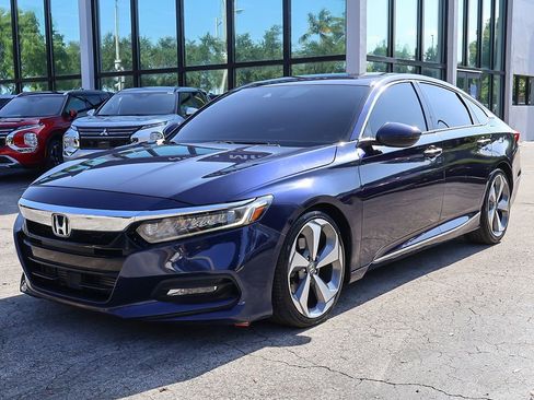 Used 2018 Honda Accord Touring image 10