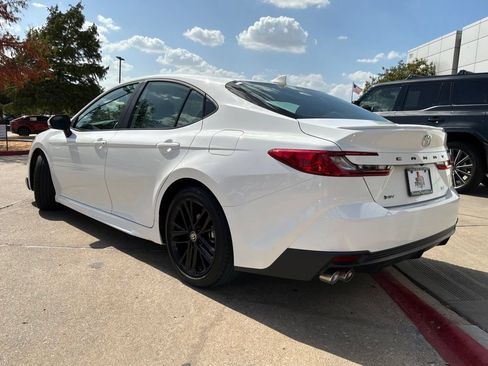 Used 2026 Toyota Camry SE FWD image 8